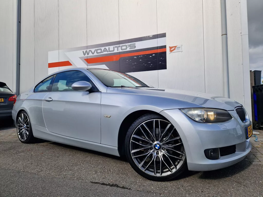 BMW 3-serie Coupé 325i Executive BMW 3-serie Coupé 325i Executive
